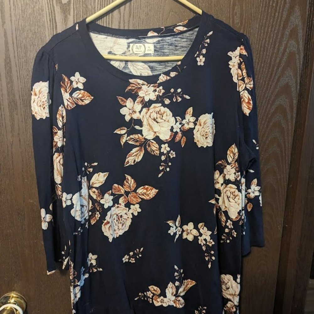 MUST SELL BY 6/28 MAKE OFFER! Maurices XL navy blue floral top